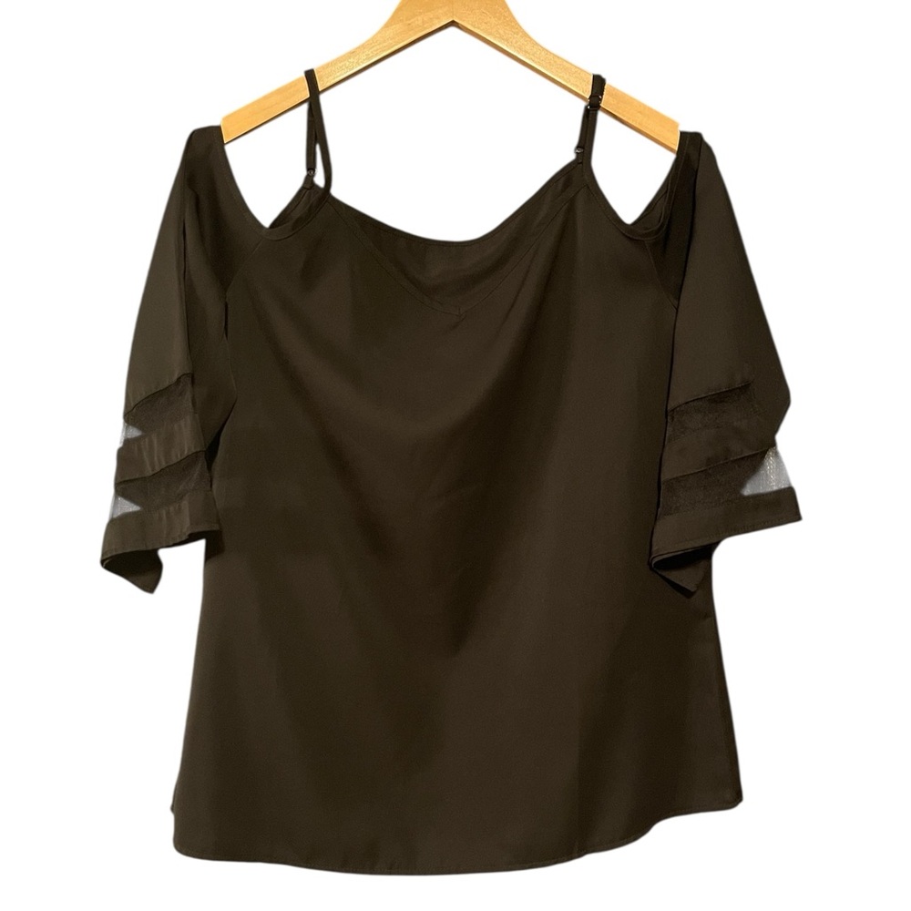 Elegant Black Silk Blouse - Picture 3 of 4